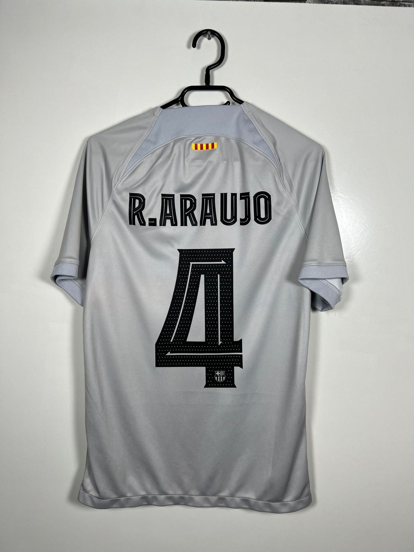 FC Barcelona 22/23 third Araujo (8/10) S